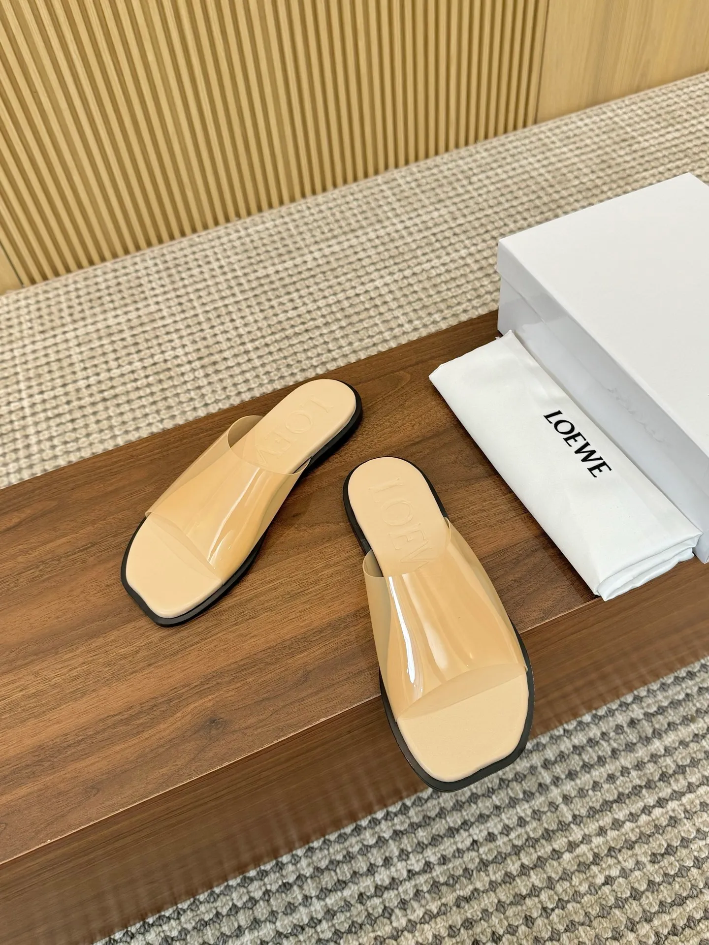 👟👟Ex-factory price 340👟👟 LOEWE 25th season latest style, 4 colors optional, leather sole plus 40